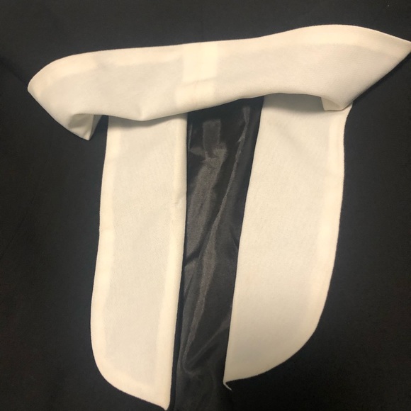 🎀 Black Blazer with Off White Accent - Picture 4 of 4